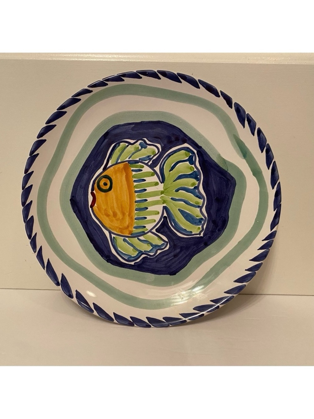 ITALY PLATE HAND PAINTED POTTERY FISH WHITE BLUE GREEN HOME DINING LUNCHEON